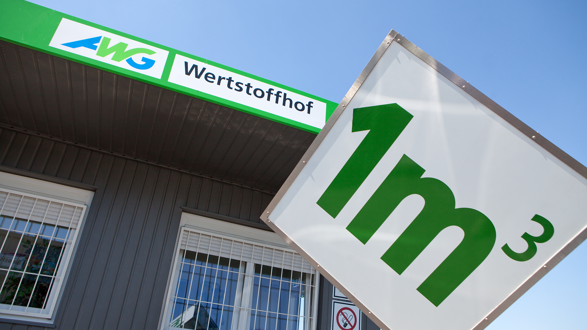 Eingangsbereich eines Wertstoffhofes.